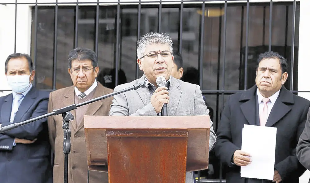 Problemas. Werner Salcedo en enero presentó a sus funcionarios. Estos no cumplían los requisitos exigidos por ley.  Foto: La República