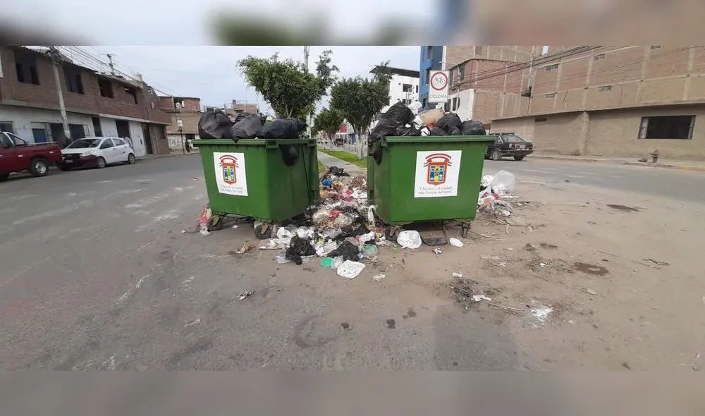 Contenedores repletos de basura se observa en las calles. Foto: La República Contenedores repletos de basura se observa en las calles. Foto: La República