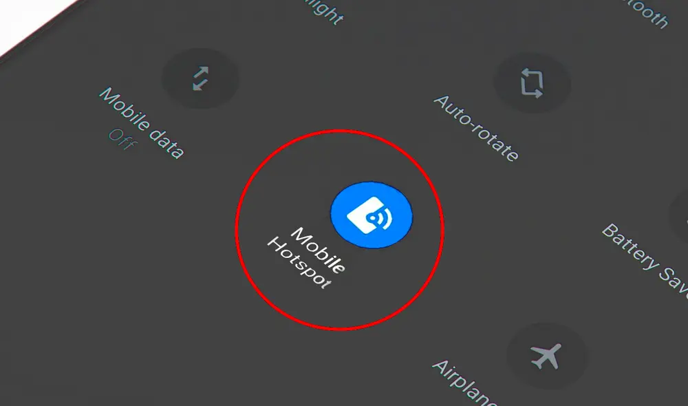 La funcionalidad está presente en los iPhone, pero con otro nombre. Foto: Composición LR / Samsung / AndroidAuto