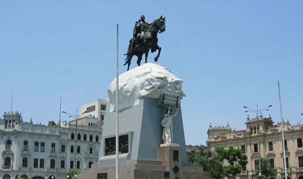 Ante multitud en la Plaza San Martín planteó acabar con modelo neoliberal impuesto por el fujimorismo / Foto: Artificecrea