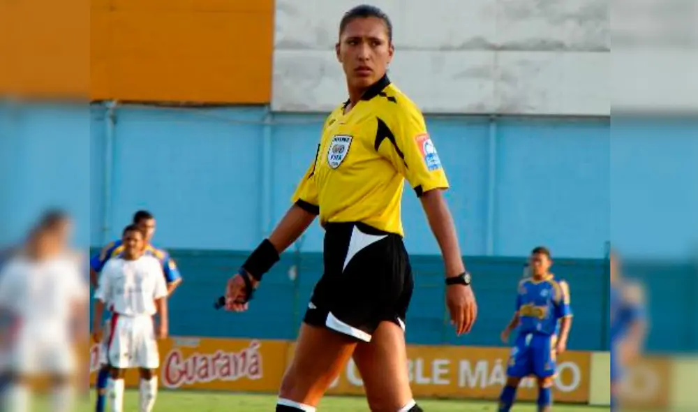 Silvia Reyes, la árbitra peruana que dirigió 5 mundiales de fútbol. Foto: Andina Silvia Reyes, la árbitra peruana que dirigió 5 mundiales de fútbol. Foto: Andina