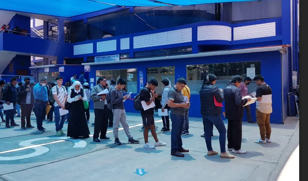 Fin a las colas. Con la entrega de la licencia digital se espera poner fin a las largas colas para la obtención del permiso. Foto: La República