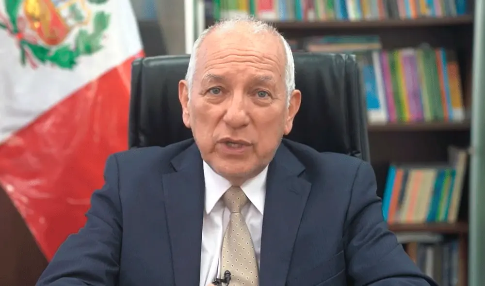 Óscar Becerra, Ministro de Educación, expresó comentarios desafortunados contra mujeres aimaras y ahora se disculpa. Foto: captura Minedu Óscar Becerra, Ministro de Educación, expresó comentarios desafortunados contra mujeres aimaras y ahora se disculpa. Foto: captura Minedu