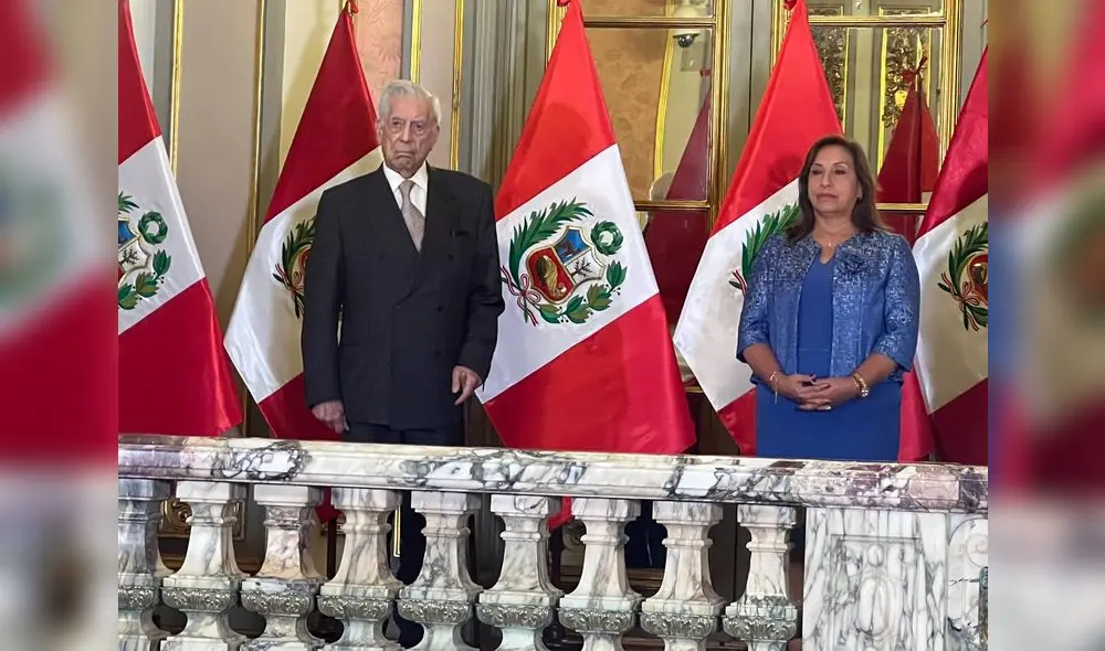 Vargas Llosa fue felicitado por Dina Boluarte en su incorporación a la Academia Francesa de la Lengua. Foto: Omar Coca/ URPI-LR