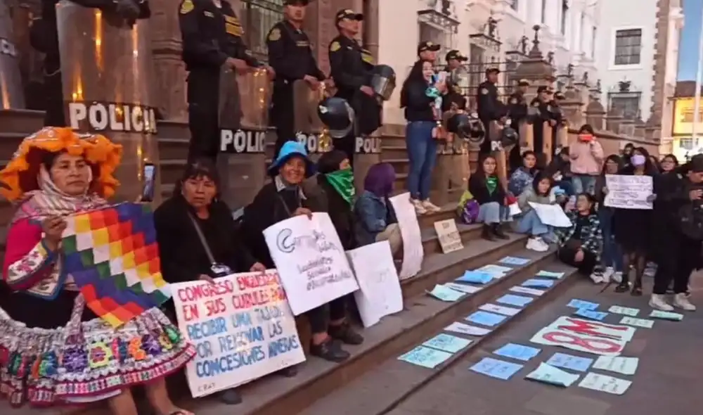 Ciudadanos realizaron marcha el último miércoles en Cusco. Foto: La Hora y El Tiempo de la Verdad/ Facebook