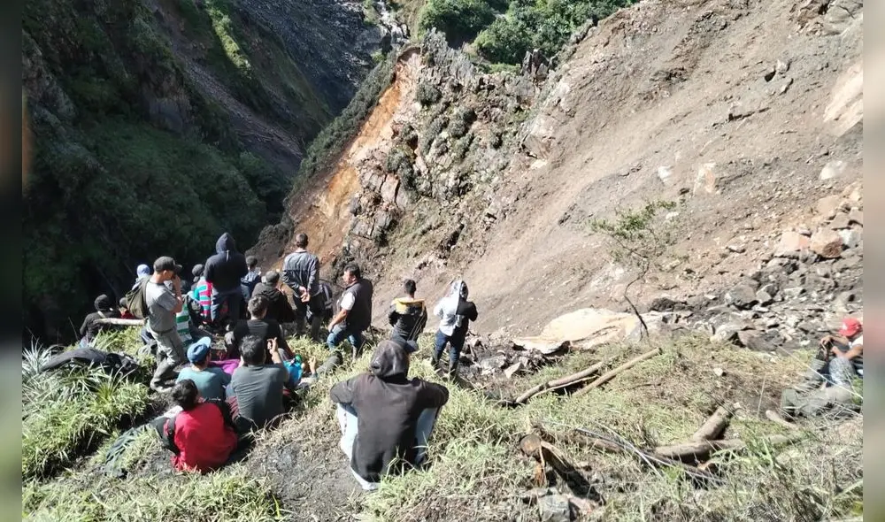 Lluvias impiden el rescate de las personas. Foto: cortesía Lluvias impiden el rescate de las personas. Foto: cortesía