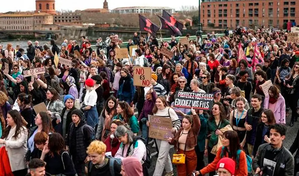 Las mujeres no dudaron en salir a expresarse en este 8 de marzo, un día muy significativo para ellas. Foto: AFP