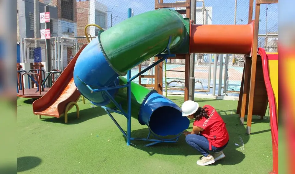 Auditores de Contraloría verificaron obra pública. Foto: Contraloría