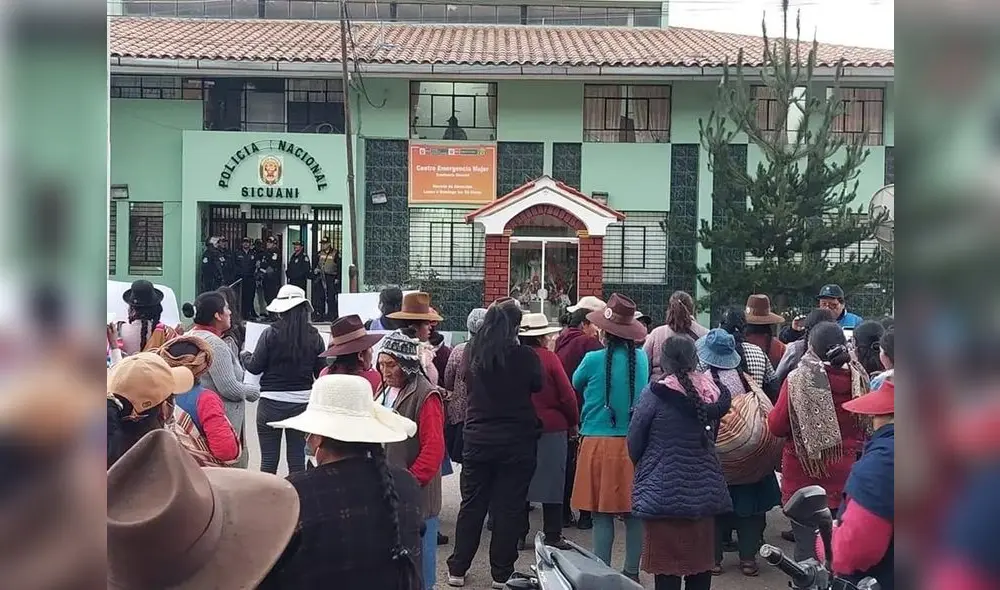 Rechazo. Familiares y amigos hicieron plantón exigiendo la liberación de los pobladores detenidos en Sicuani. Foto: La República.