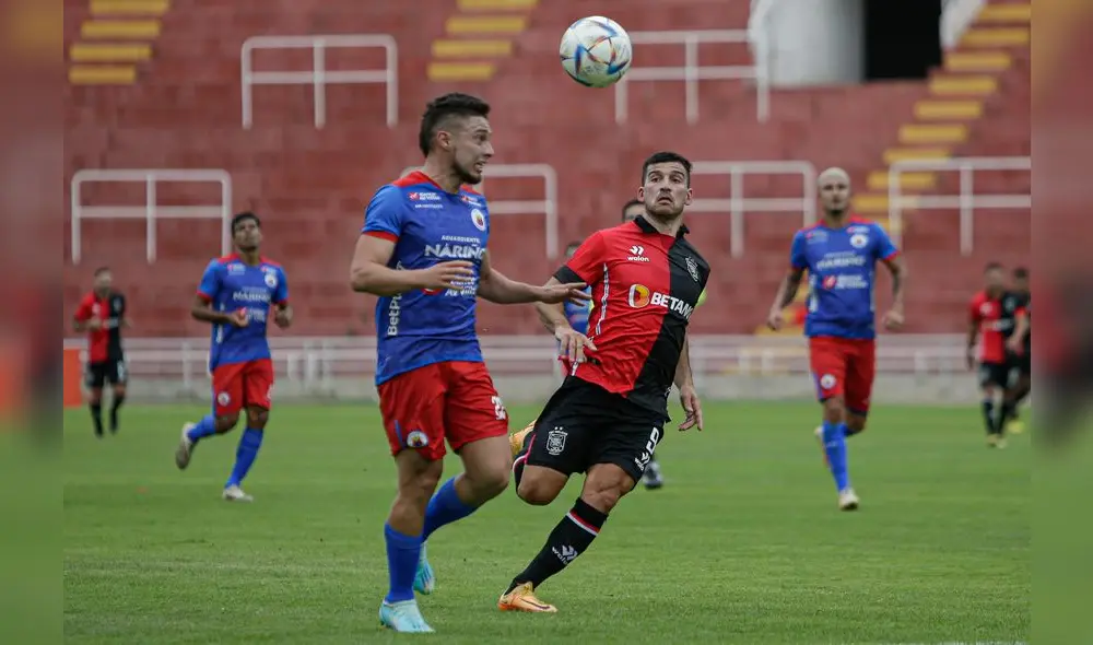 Vuelve. Cuesta volverá a jugar en el estadio de la UNSA. Lo hizo en el partido de presentación. Foto: Rodrigo Talavera/La República.