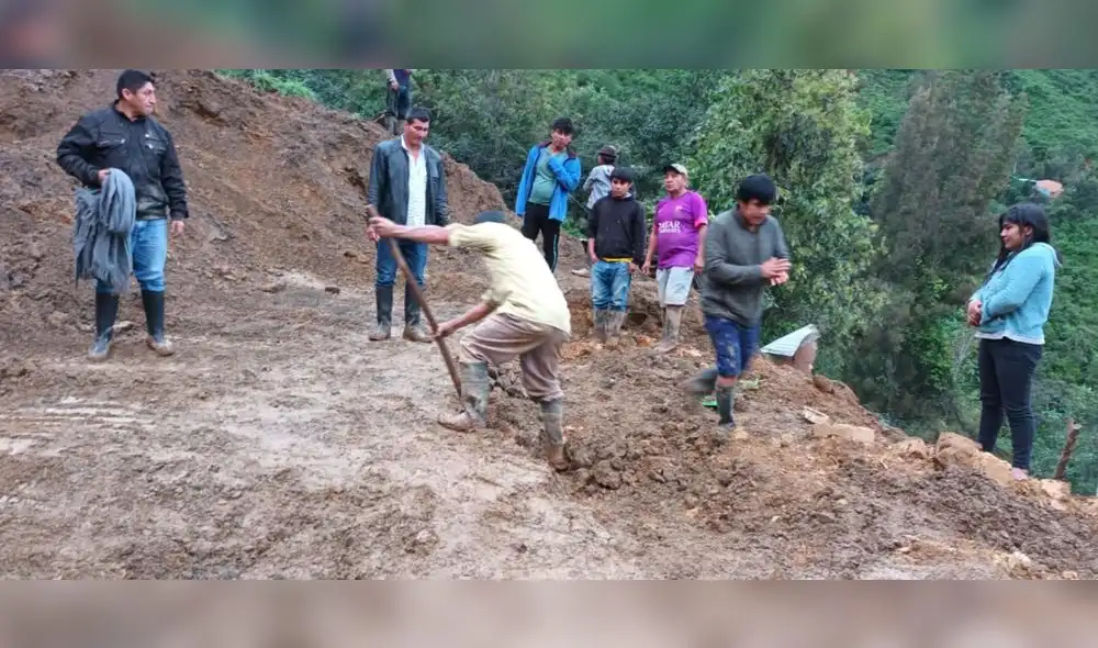 Los pobladores continúan con las labores de rescate del niño. Foto: William Tocto