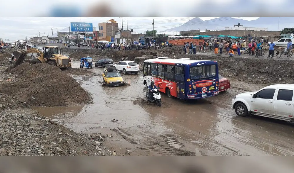 El caudal de la quebrada El León también habría causado la muerte de una mujer en el sector La Molina, en Trujillo. Foto: Perú Sin Fronteras/Digital TV - VIDEO: Somos Tembladera