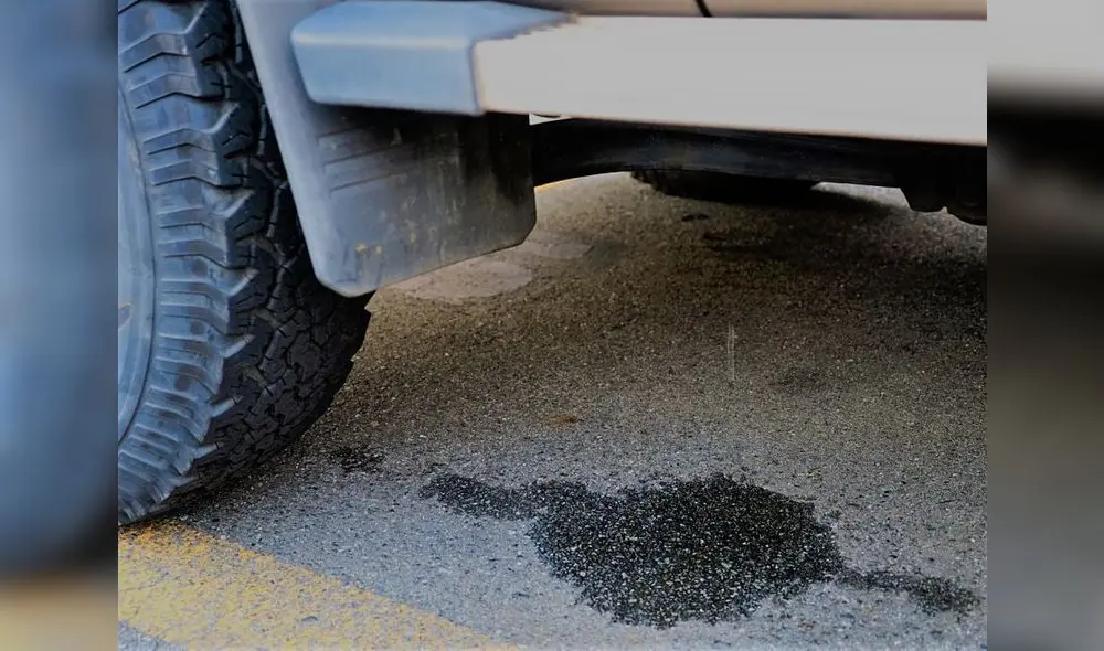 El sistema de aire acondicionado en un carro suele dejar charcos debajo del vehículo. Foto: Eurotaller El sistema de aire acondicionado en un carro suele dejar charcos debajo del vehículo. Foto: Eurotaller