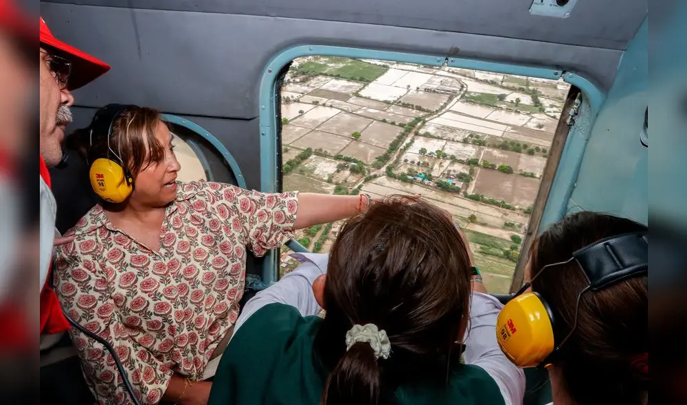 Presidenta sobrevoló zonas afectadas de Lambayeque. Foto: difusión/ Presidencia de la República