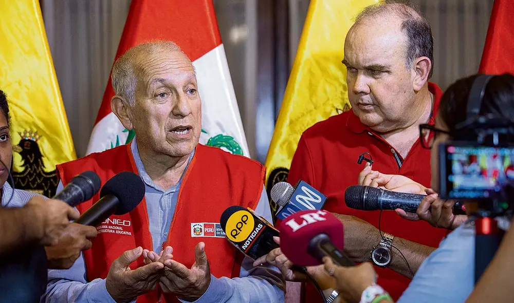 Lo puso al tanto. El ministro Oscar Becerra se reunió con el alcalde de Lima para explicarle la necesidad de suspender el inicio de las actividades escolares. Foto: difusión