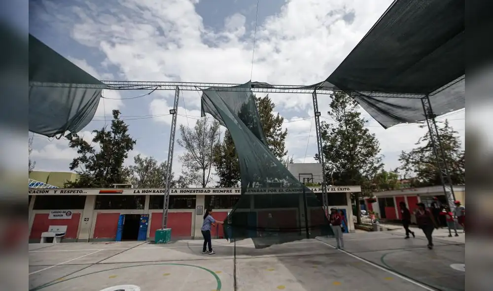 Pendientes. Colegios tienen problemas en su infraestructura, pese a ello iniciarán este lunes el año escolar en Arequipa. Foto: Rodrigo Talavera/La República. Pendientes. Colegios tienen problemas en su infraestructura, pese a ello iniciarán este lunes el año escolar en Arequipa. Foto: Rodrigo Talavera/La República.