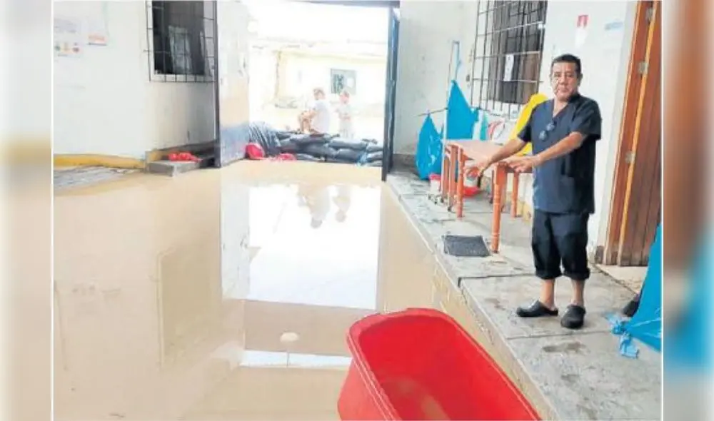 Centro de salud de Íllimo se inundó con las lluvias.  Foto: La República