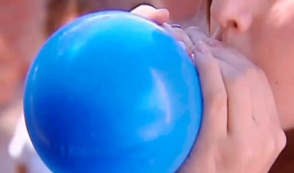 A.K.B. murió tras atragantarse con un globo en su cumpleaños. Foto: composición LR / Antena 3