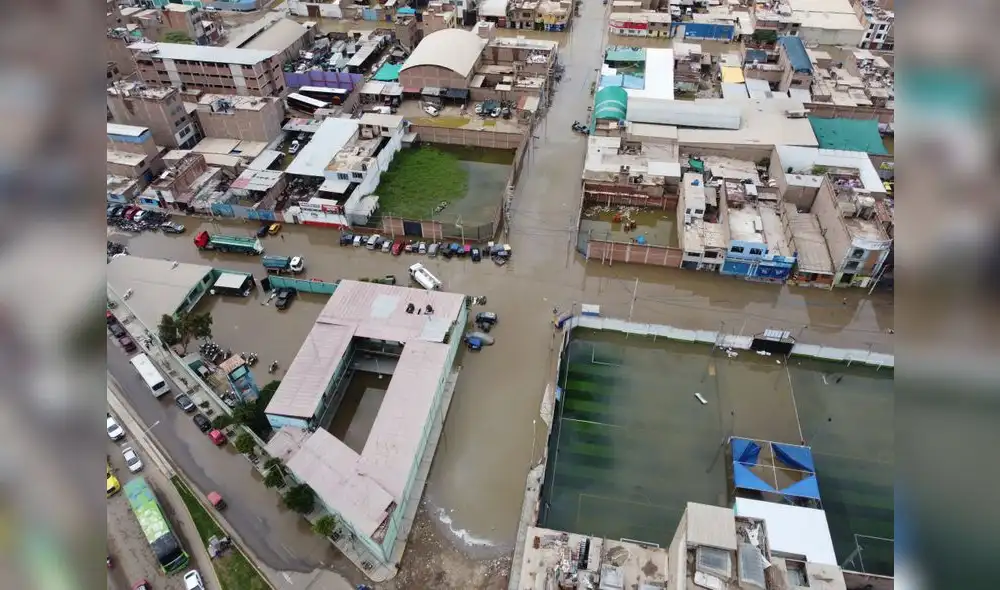 La avenida Francisco Cúneo, paralela a la avenida Salaverry, sufrió aniego de aguas pluviales en varios de sus tramos. Foto: Clinton Medina/ La República La avenida Francisco Cúneo, paralela a la avenida Salaverry, sufrió aniego de aguas pluviales en varios de sus tramos. Foto: Clinton Medina/ La República