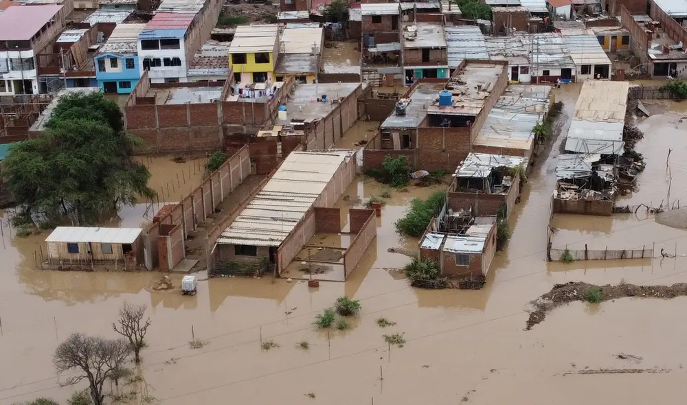 Vecinos de distritos como Íllimo siguen aislados. Foto: Clinton Medina/ La República Vecinos de distritos como Íllimo siguen aislados. Foto: Clinton Medina/ La República