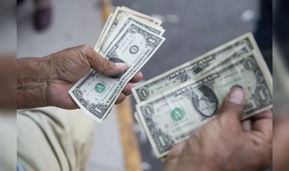 El dólar se ubicó en el mercado paralelo en S/3,777 la compra y S/3,800 la venta. Foto: Andina El dólar se ubicó en el mercado paralelo en S/3,777 la compra y S/3,800 la venta. Foto: Andina