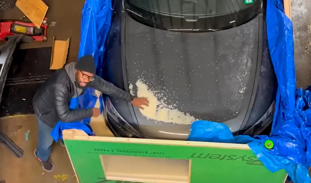 El hombre quiso recuperar su auto, pero ¿sirvió esta técnica? Foto: composición LR/ YouTube/@Reconstruccionesricas El hombre quiso recuperar su auto, pero ¿sirvió esta técnica? Foto: composición LR/ YouTube/@Reconstruccionesricas