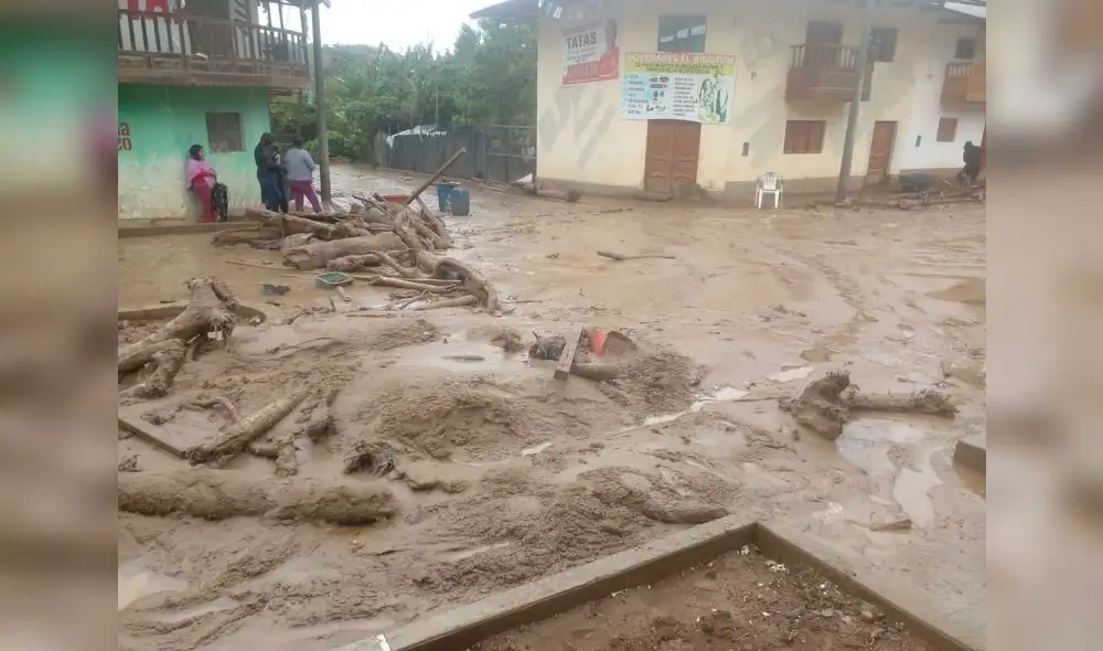 Río se desbordó y arrasó con viviendas y cultivos en el centro poblado La Granja. Foto: La República Río se desbordó y arrasó con viviendas y cultivos en el centro poblado La Granja. Foto: La República