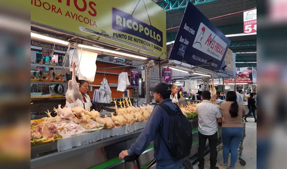 Precio de la carne del pollo se cotiza entre S/ 11,90 y S/ 12 en Arequipa. Foto: Wilder Pari / URPI-LR: Precio de la carne del pollo se cotiza entre S/ 11,90 y S/ 12 en Arequipa. Foto: Wilder Pari / URPI-LR: