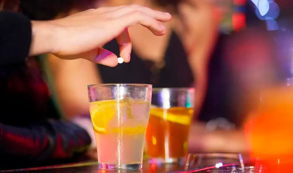 La mayoría de los clientes de TestMyDrink son mujeres, pero el empresario indica que son más los hombres que son víctimas de los tragos con droga oculta. Foto: Shutterstock