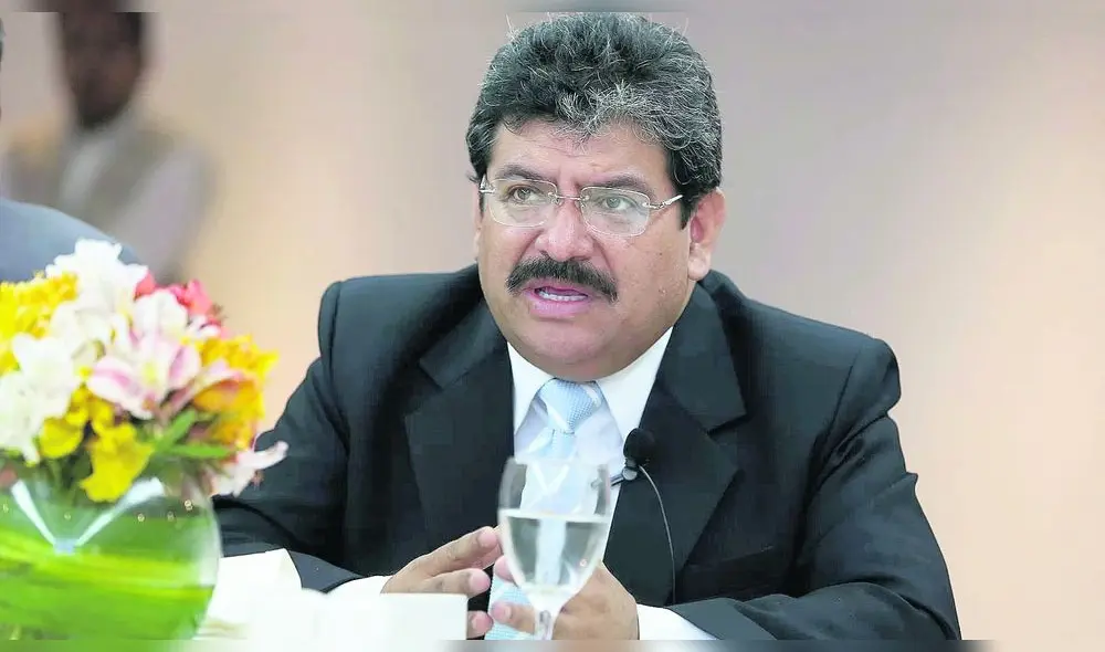 Exviceministro de Prestaciones Henry Rebaza duró en el cargo casi tres meses. Niega haber bebido alcohol. Foto: La República Exviceministro de Prestaciones Henry Rebaza duró en el cargo casi tres meses. Niega haber bebido alcohol. Foto: La República