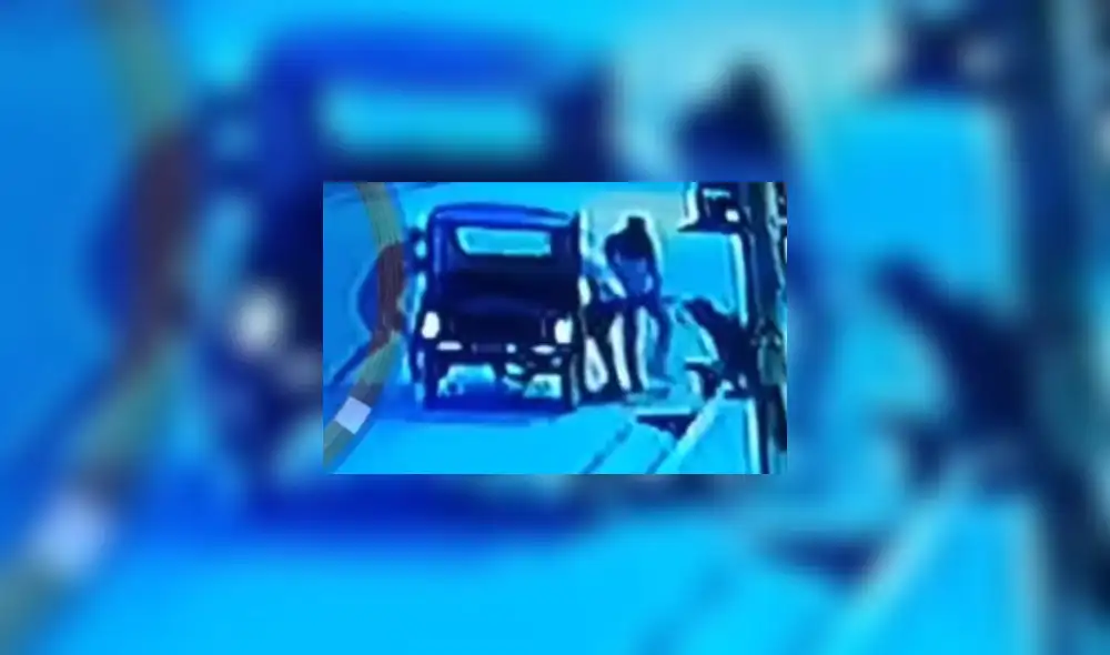 Hampones redujeron a chofer a empujones. Foto: Captura Loreto Iquitos Noticias