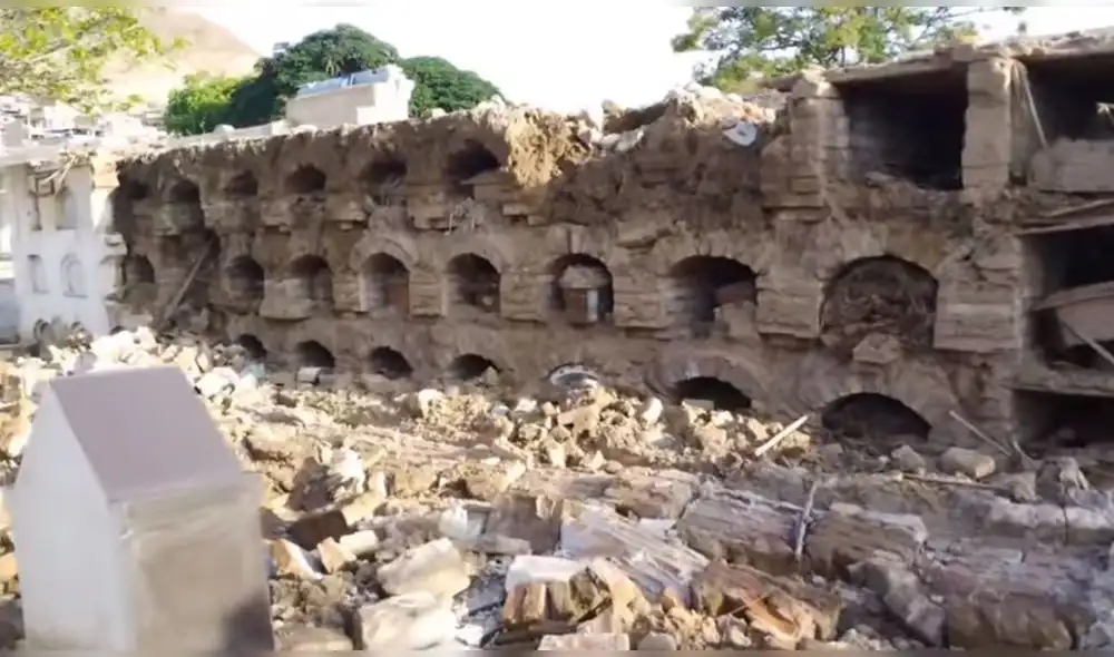 La Libertad. Parte del camposanto quedó afectado en Chepén. Foto: Chepén informa La Libertad. Parte del camposanto quedó afectado en Chepén. Foto: Chepén informa
