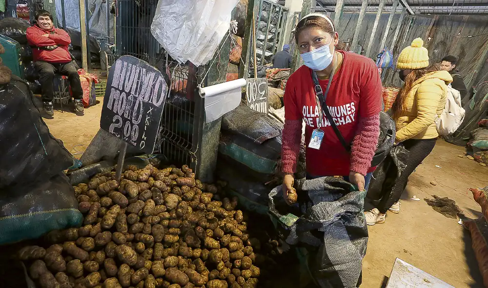 Apoyo social. Las ollas comunes desean que la recuperación de alimentos en el mercado mayorista sea establecido por un convenio con EMMSA. Foto: Félix Contreras/La República
