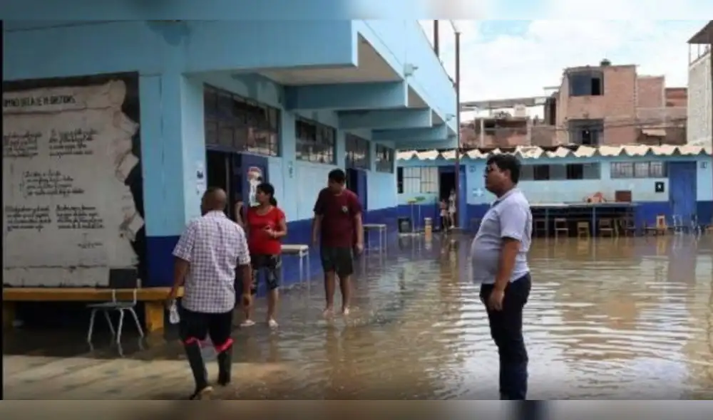 Los centros educativos quedaron inundados a causa de las lluvias. Foto: La República