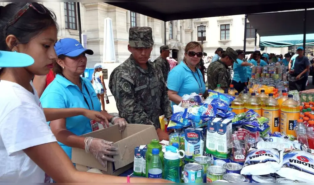 Punto de acopio de donaciones para damnificados de huaicos y lluvias. Foto: Agencia Andina