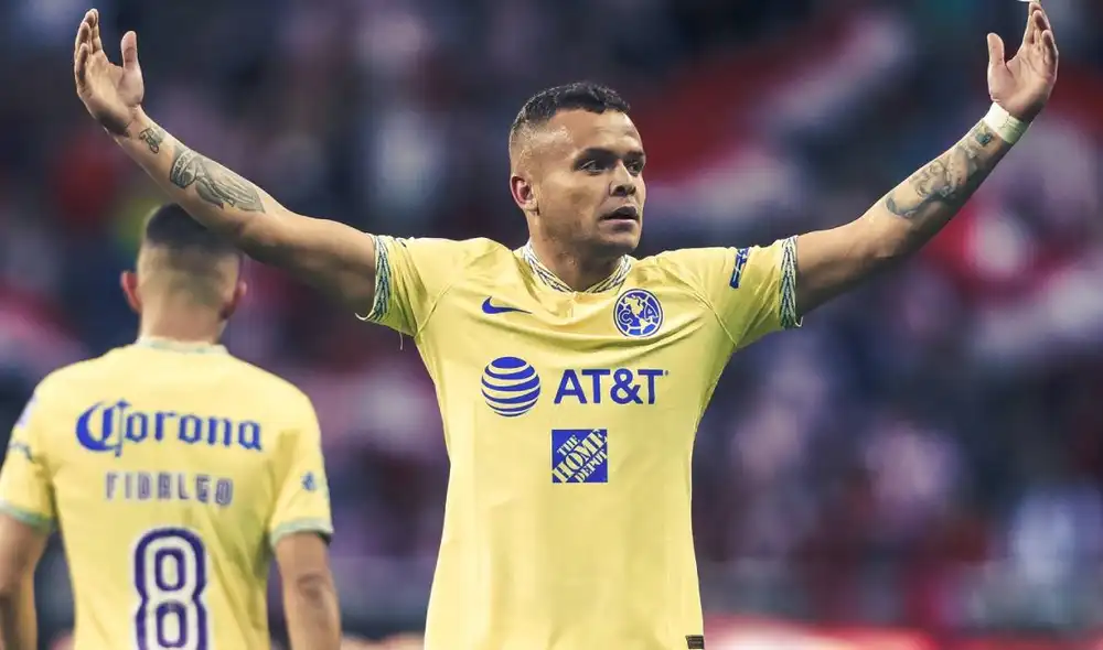 'Cabecita' Rodríguez abrió el marcador para la victoria de las Águilas sobre el Rebaño. Foto: América 'Cabecita' Rodríguez abrió el marcador para la victoria de las Águilas sobre el Rebaño. Foto: América