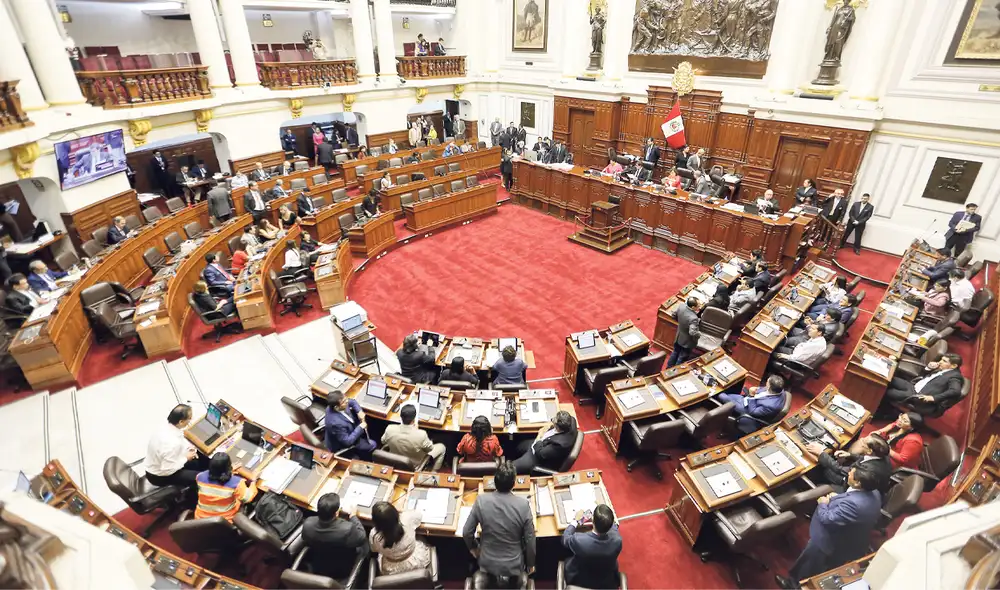 De espaldas. El Congreso aún no concreta el recorte del mandato congresal y presidencial. Foto: Antonio Melgarejo