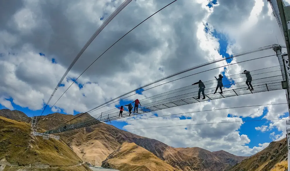 El puente colgante de Tinco es visitado por cientos de turitas. Foto: Mochilea Perú Travel