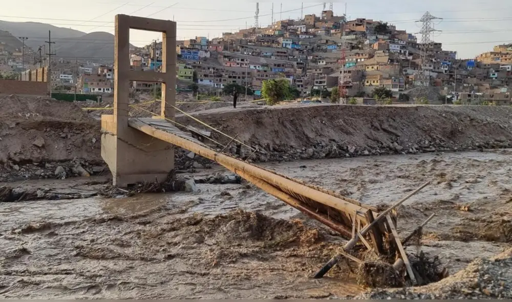 Puente Tambo Río se desplomó por aumento del caudal del río Chillón. Video: Mary Luz Aranda / URPI-LR. Foto: Mary Luz Aranda / URPI-LR