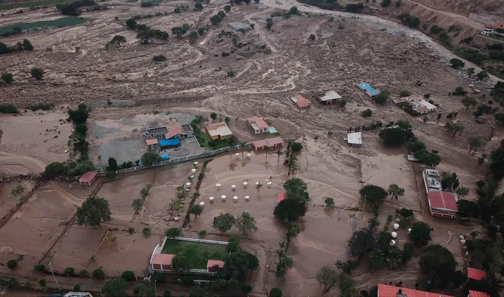 Así quedaron las calles y viviendas de Santa Rosa de Quives tras fuerte huaico. Foto: Gerardo Marín/La República Así quedaron las calles y viviendas de Santa Rosa de Quives tras fuerte huaico. Foto: Gerardo Marín/La República