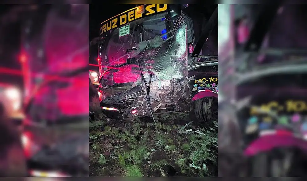 Auto donde viajaban las víctimas quedó destrozado. Foto: difusión