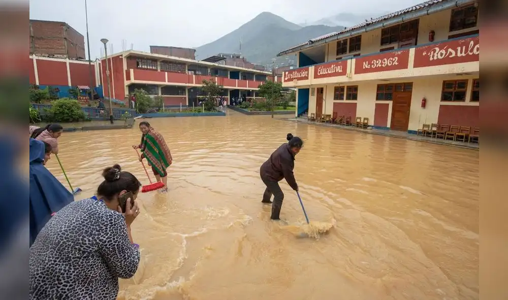 Cientos de colegios no pueden recibir a estudiantes por sus condiciones estructurales tras lluvias. Foto: La República