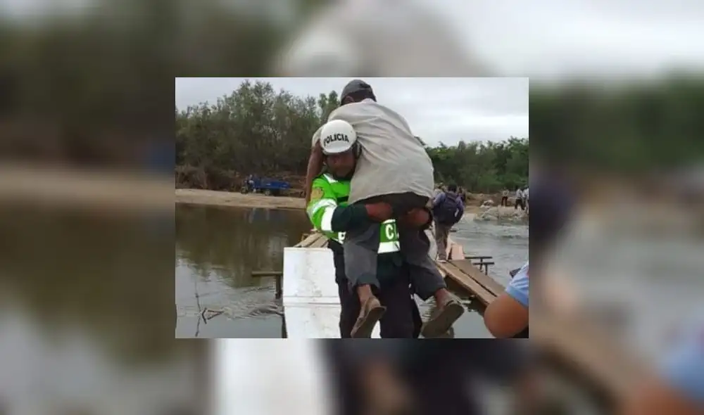 En las redes sociales bendijeron al policía por el noble acto. Foto: De Chira Noticias En las redes sociales bendijeron al policía por el noble acto. Foto: De Chira Noticias