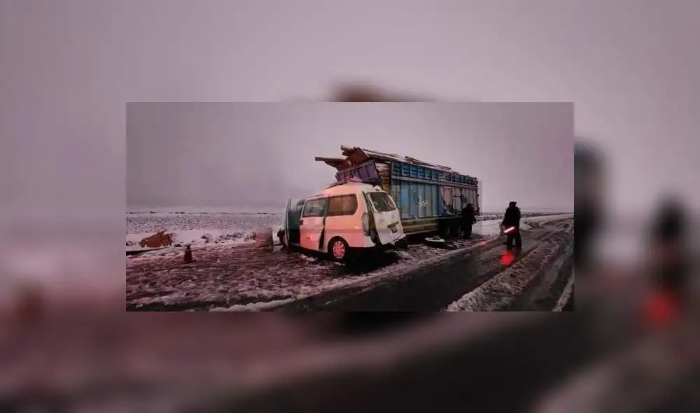 Vía de tránsito se encontraba con granizo. Foto: La República
