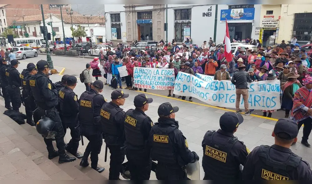 Comuneros indican que no dejarán sus tierras en Cusco. Foto:  Luis Álvarez / URPI-LR