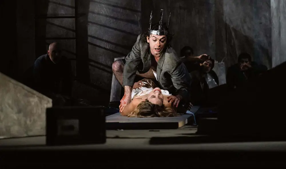 Drama. Escena de Segismundo (Fernando Luque) con Rosaura (María Grazia Gamarra). Foto: difusión