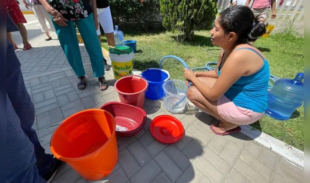 Personas protestan por falta de agua en Chiclayo. Foto: Rosa Quincho/URPI-LR