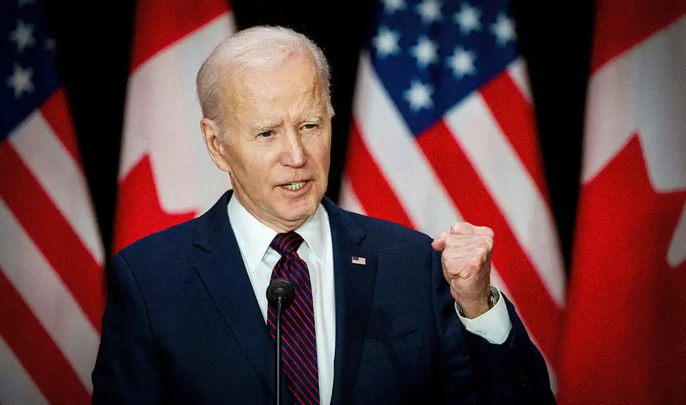 Biden condenó la muerte de un estadounidense tras un ataque de un dron iraní. Foto: composición LR/AFP