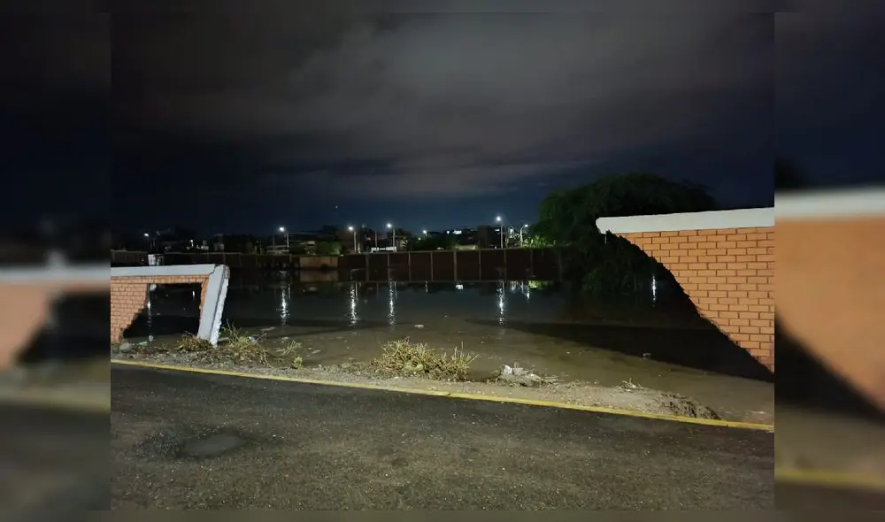 Una gran parte del cerco de la UPAO en Piura se ha derrumbado producto de las intensas lluvias. Créditos: Almendra Ruesta/ URPI-LR