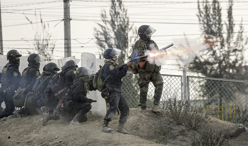 Crisis social. Alrededor de 60 peruanos han perdido la vida por la represión policial y militar. Foto: Rodrigo Talavera/La República Crisis social. Alrededor de 60 peruanos han perdido la vida por la represión policial y militar. Foto: Rodrigo Talavera/La República
